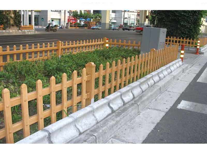 草坪护栏在使用过程中发生脱角应如何进行保护？